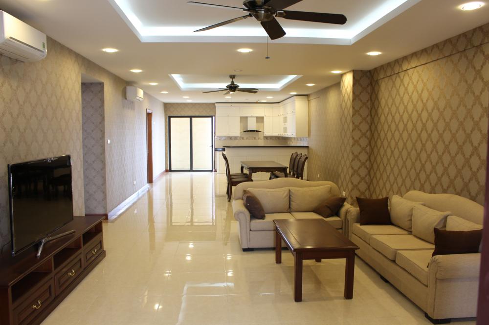 Chính chủ cho thuê CHCC D2 giảng võ, 120m2, 3PN, đủ đồ giá 21 triệu/th/ LH 0919 863 ***