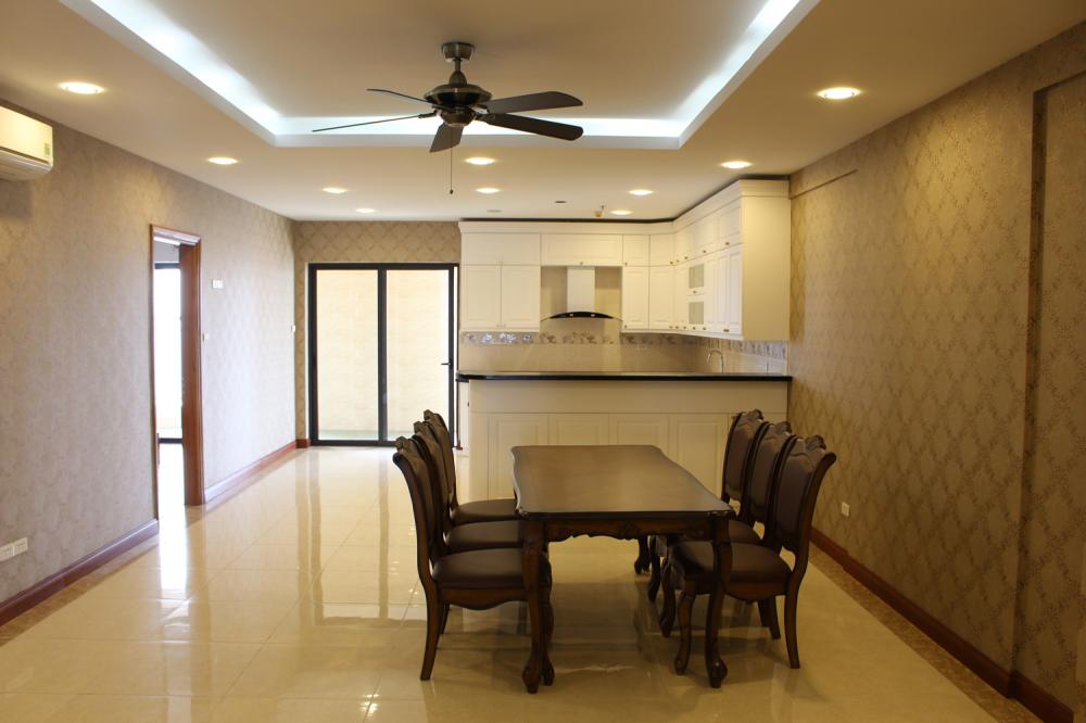 Chính chủ cho thuê CHCC D2 giảng võ, 120m2, 3PN, đủ đồ giá 21 triệu/th/ LH 0919 863 ***