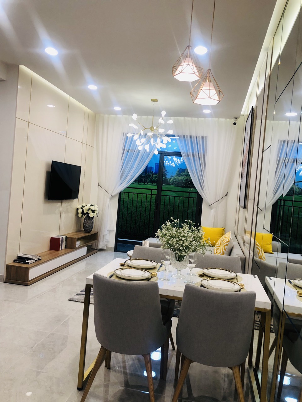 Cho thuê chung cư Saigon Asia: DT 67m2. 2 PN. Giá 11 Tr/Th LH 0909 563 *** Hưng Cho thuê chung cư Saigon Asia: DT 67m2. 2 PN. Giá 11 Tr/Th LH 0909 563 *** Hưng