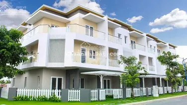 Nhà đẹp 5x19m2, 1 trệt 2 lầu, sổ hồng, nhìn hồ bơi - hướng mát - an ninh 0908 119 ***