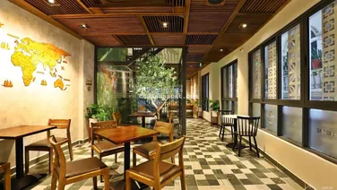 Bán toà Apartment - 10 tầng - MP Âu Cơ - dãy lẻ - view TP ven sông - 180m2 - 68 tỷ, LH: 0915 551 ***