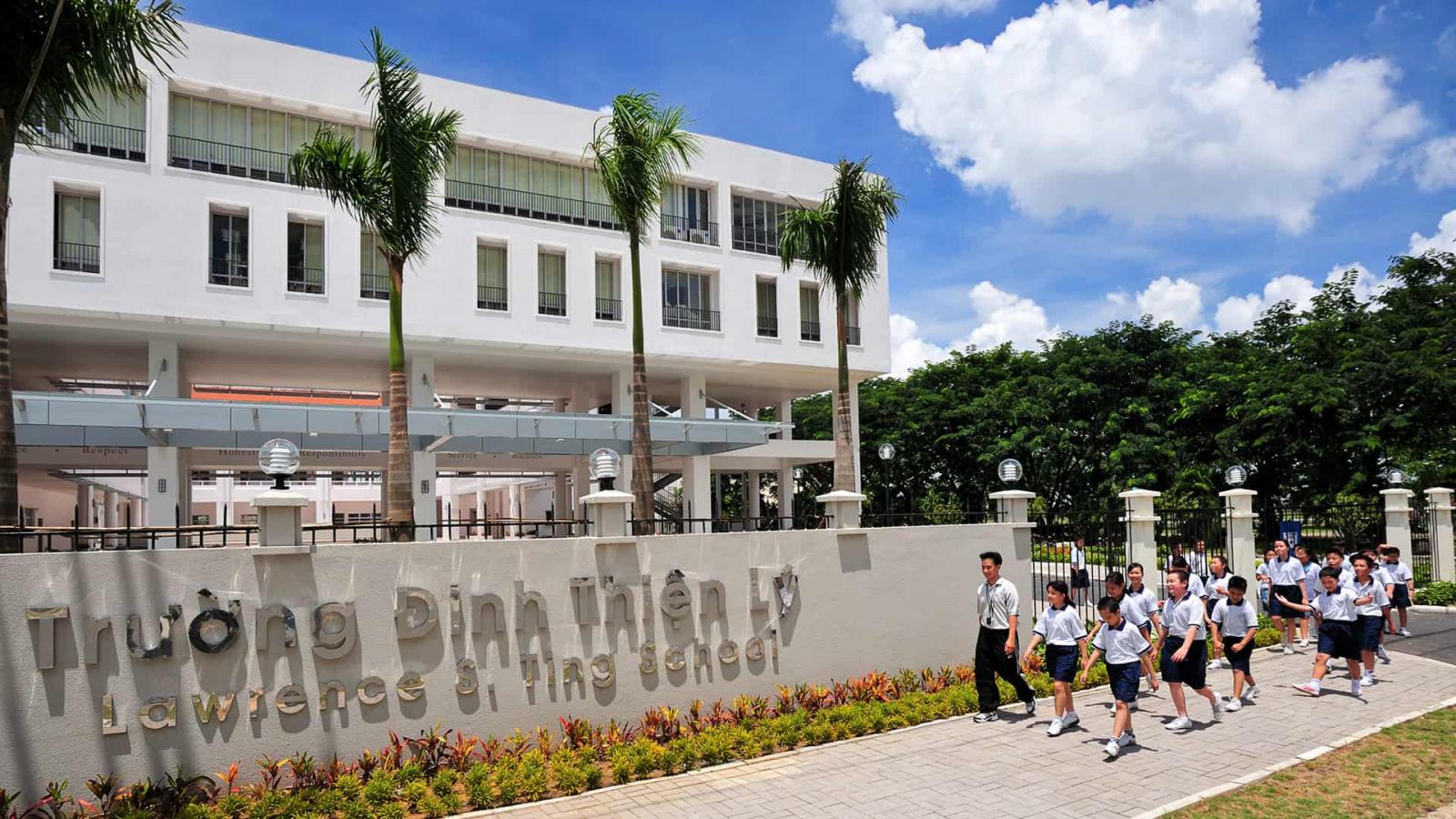 Bán biệt thự song lập Phú Mỹ Hưng liền kề công viên - Giá 46 tỷ