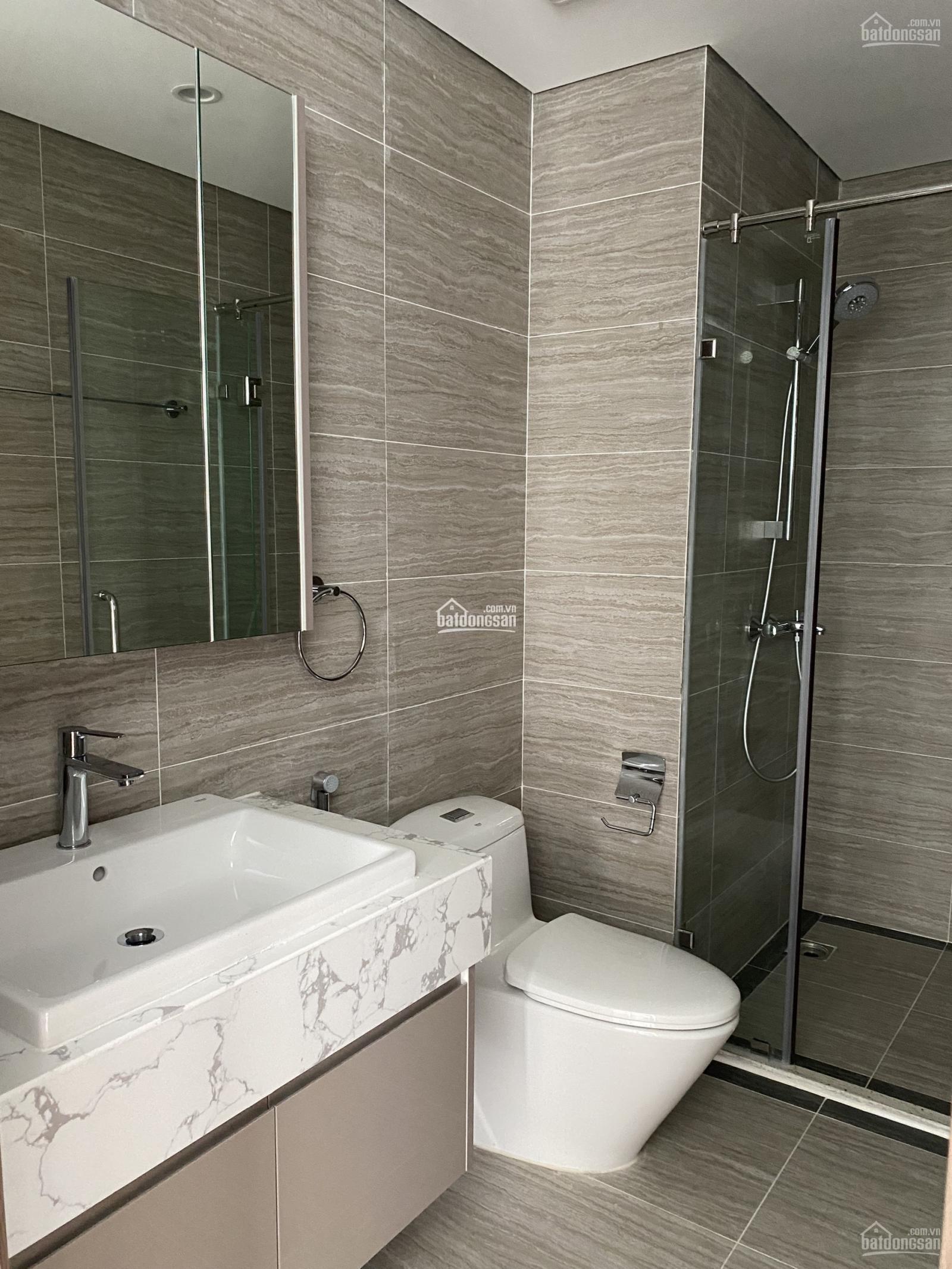Gia đình cho thuê căn 97m2 2pn tại Hong Kong Tower giá thuê 18 triệu đã có nội thất. LH 0372 004 ***