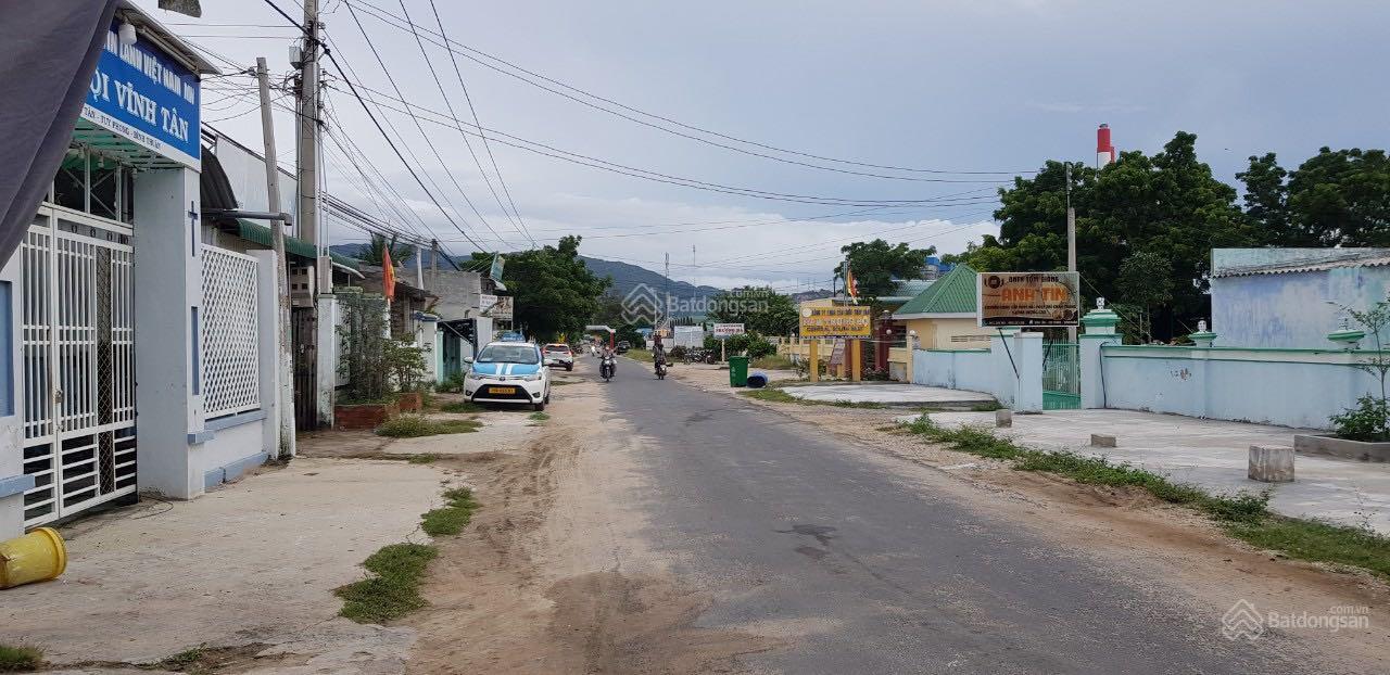 Bán 270m2 đất đã có nhà cấp 4 có 5 phòng gần chợ Vĩnh Tân