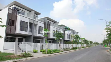 Chính chủ bán nhà Phố Đông - 100m2 đất- 300m2 sàn - giá 12.95 tỷ. Sổ Hồng. Hướng Đông Nam.