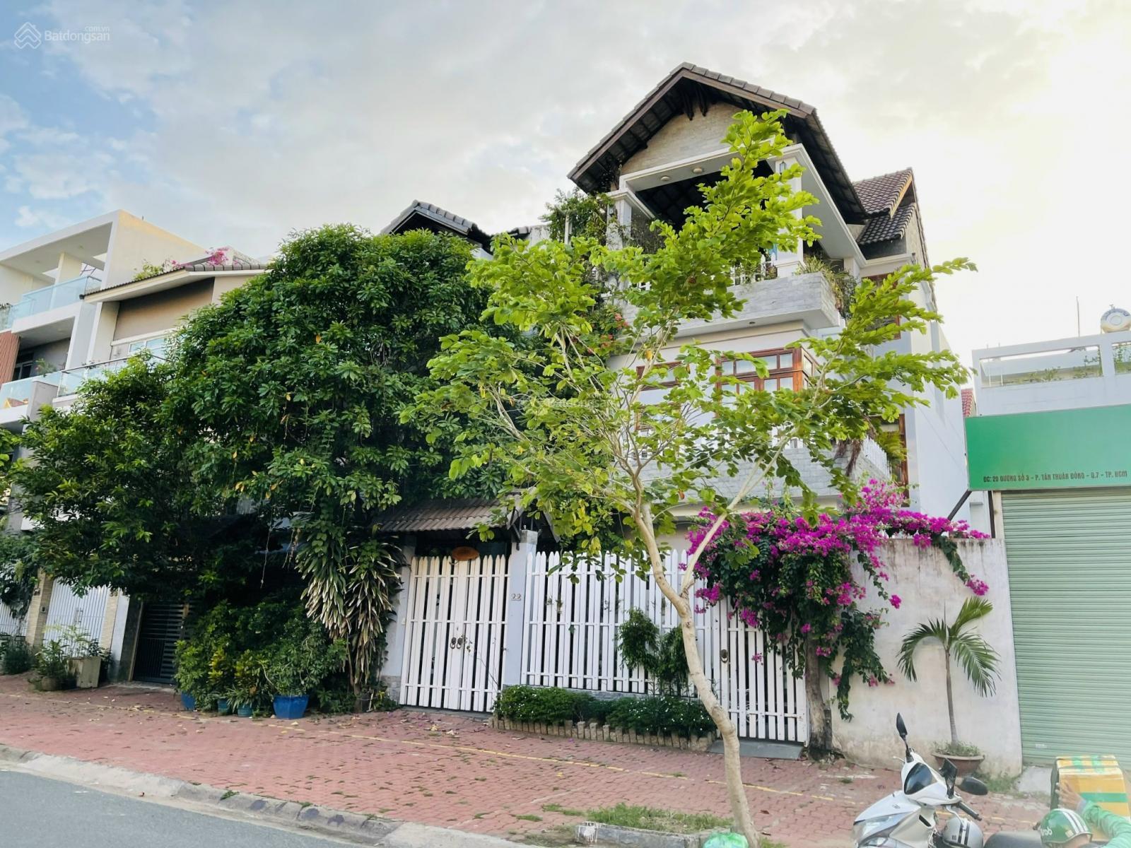 Gia đình tôi đi định cư gấp nên để lại sản phẩm DT 8 x 24m, 23 tỷ thương lượng (xây được 500m2 sàn)