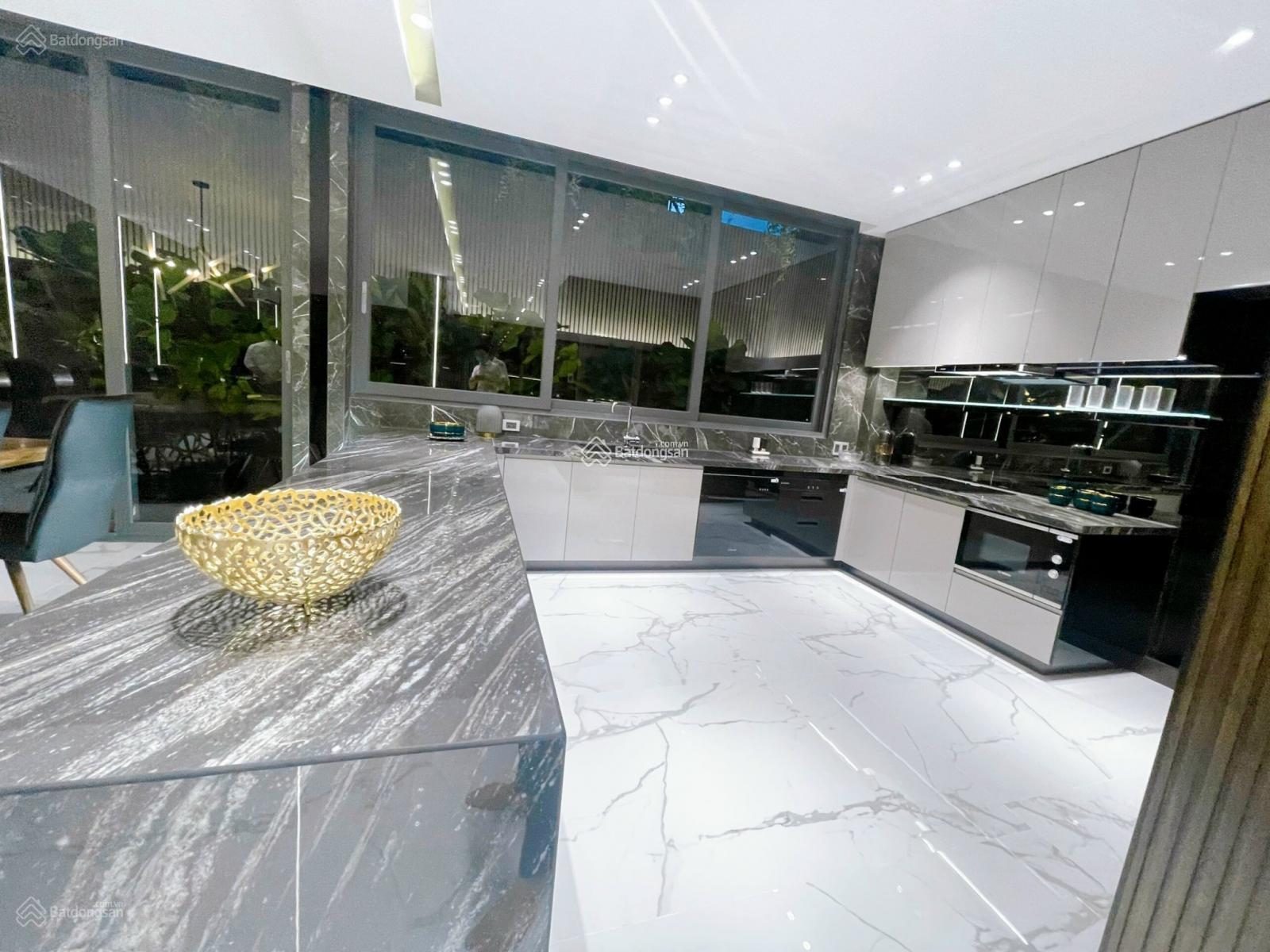 Bán gấp biệt thự Mỹ Giang Phú Mỹ Hưng, Phường Tân Phong Q7. DT 11.75x18m (211.5m2) LH: 0919 582 ***