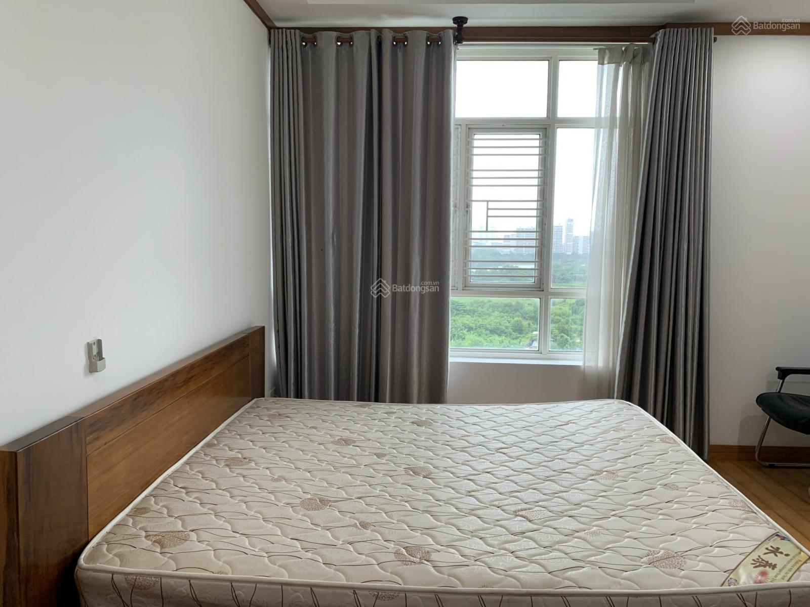 Căn hộ Phú Hoàng Anh cần bán 3PN, 129m2 giá rẻ. LH: 0902 706 ***