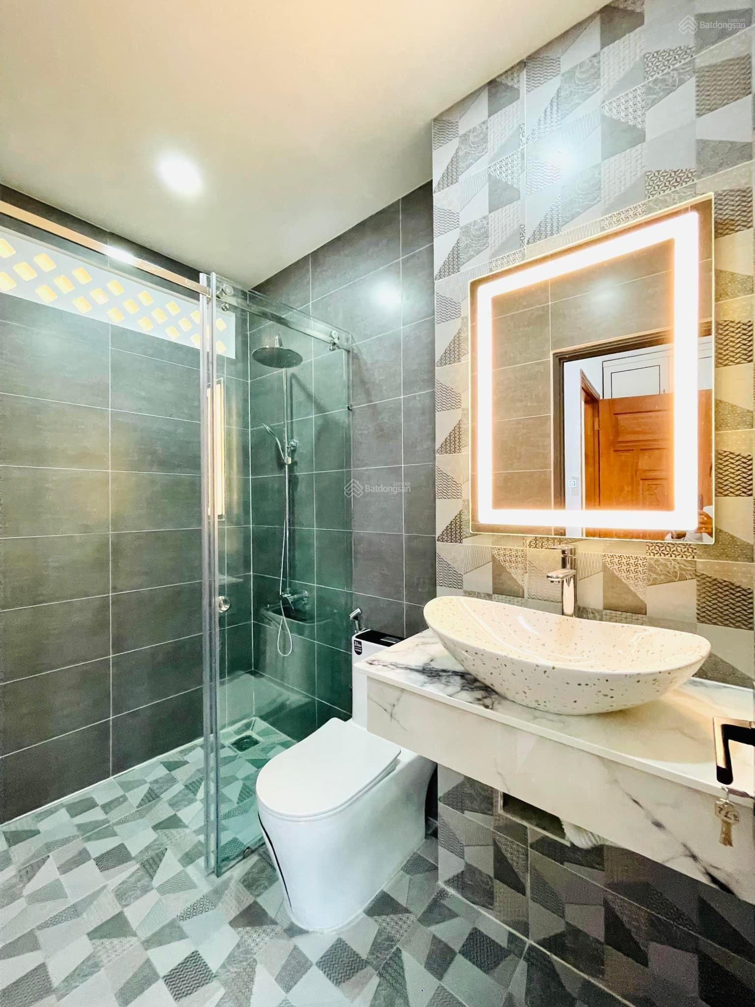 Bán nhà đường Tô Hiệu, quận Tân Phú gần Đầm Sen giáp Quận 11 hẻm 8m 80m2 vuông vức giá rẻ