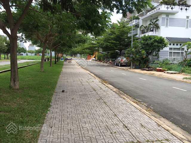 Bán gấp nền biệt thự Gia Hòa DT 10x21m, vị trí đẹp nhất, đối diện công viên lớn 2.5ha LH 0909 505 ***