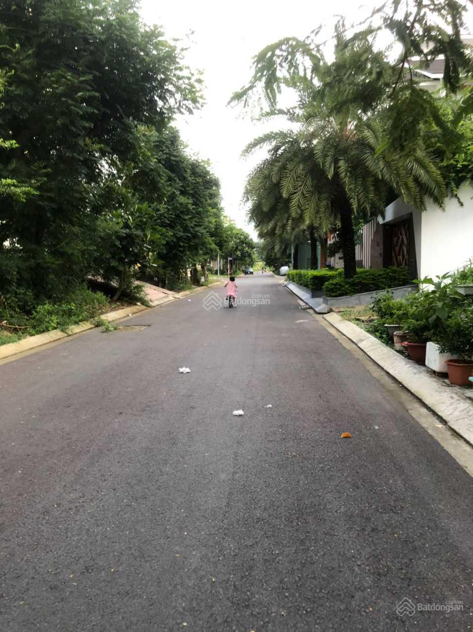 Cho thuê nhà phố, biệt thự nguyên căn hai mặt tiền khu dân cư Conic - LH 0979 695 ***