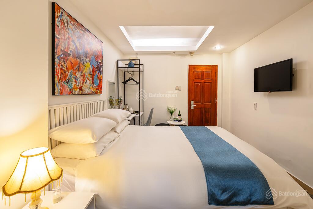 Lớn tuổi bán gấp! Khách sạn 2 mặt tiền đường Yersin (Gần CV 23/9). DT: 20x20m H 6T giá chỉ 99 tỷ