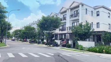 Tôi chính chủ bán gấp biệt thự Nine South, DT 7x20m (full nội thất) - Hoàn thiện thô giá 15 tỷ