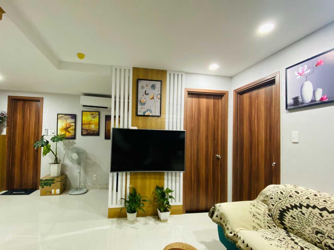 Cho thuê căn hộ 1pn + 49m2 giá 3,3tr,có ban côgn rộng rãi; có căn 49m ở, full NT 5 triệu