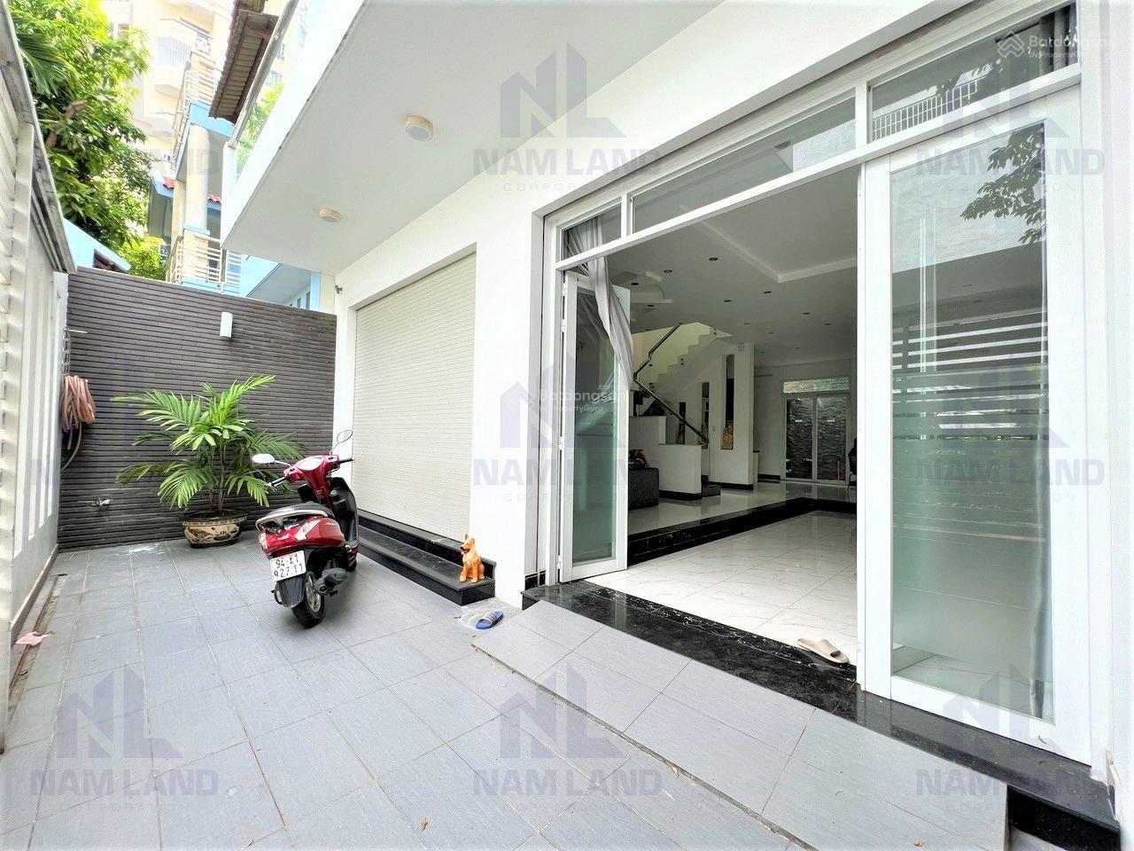 Cho thuê biệt thự 390m2 khu an ninh ngang 8m trệt 3 lầu 4 phòng để ở, văn phòng công ty Trần Não