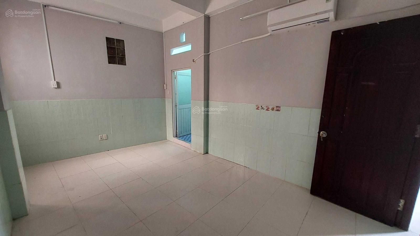 Sát Quận 1 - Cho thuê phòng 25m2 có kệ bếp, máy lạnh tại 322 Âu Dương Lân, Q8