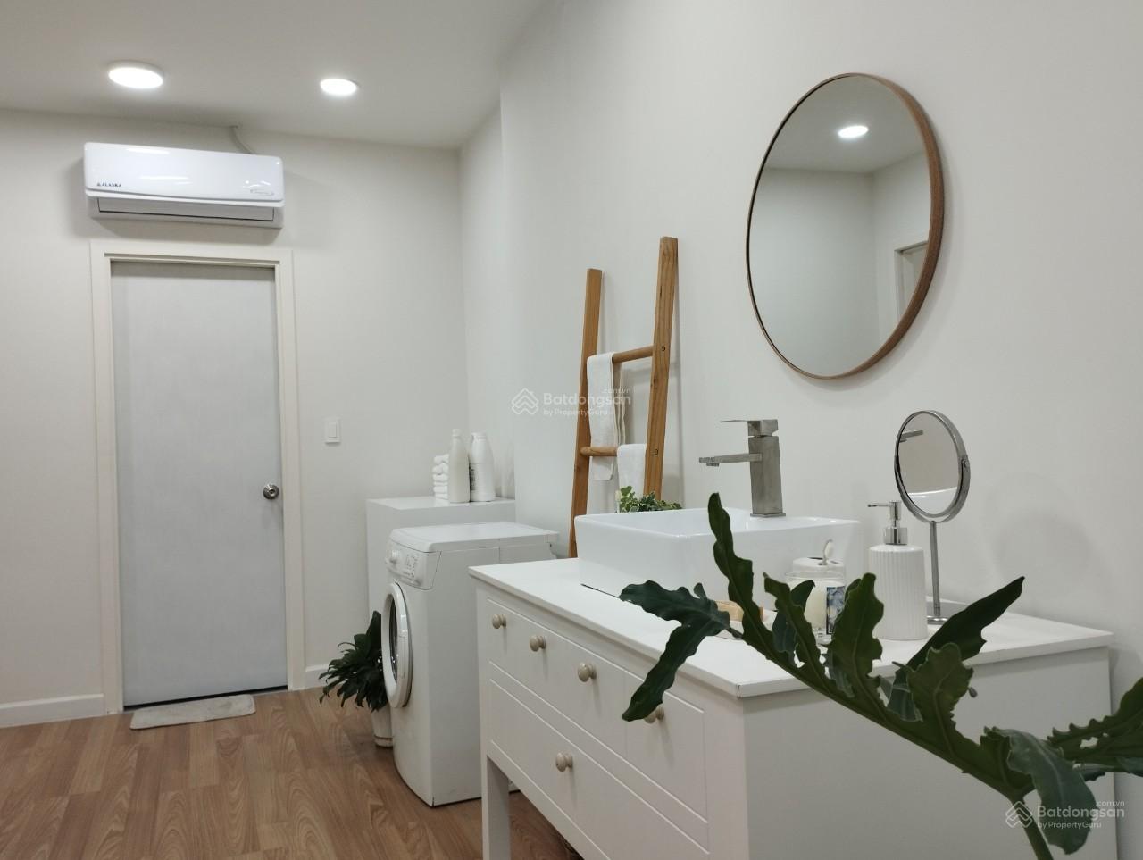 Chính chủ cho thuê CC Xi Grand Court 80m2 căn 2PN2WC NTCB nhà đẹp 15tr ở ngay LH: 0944 904 *** Phong