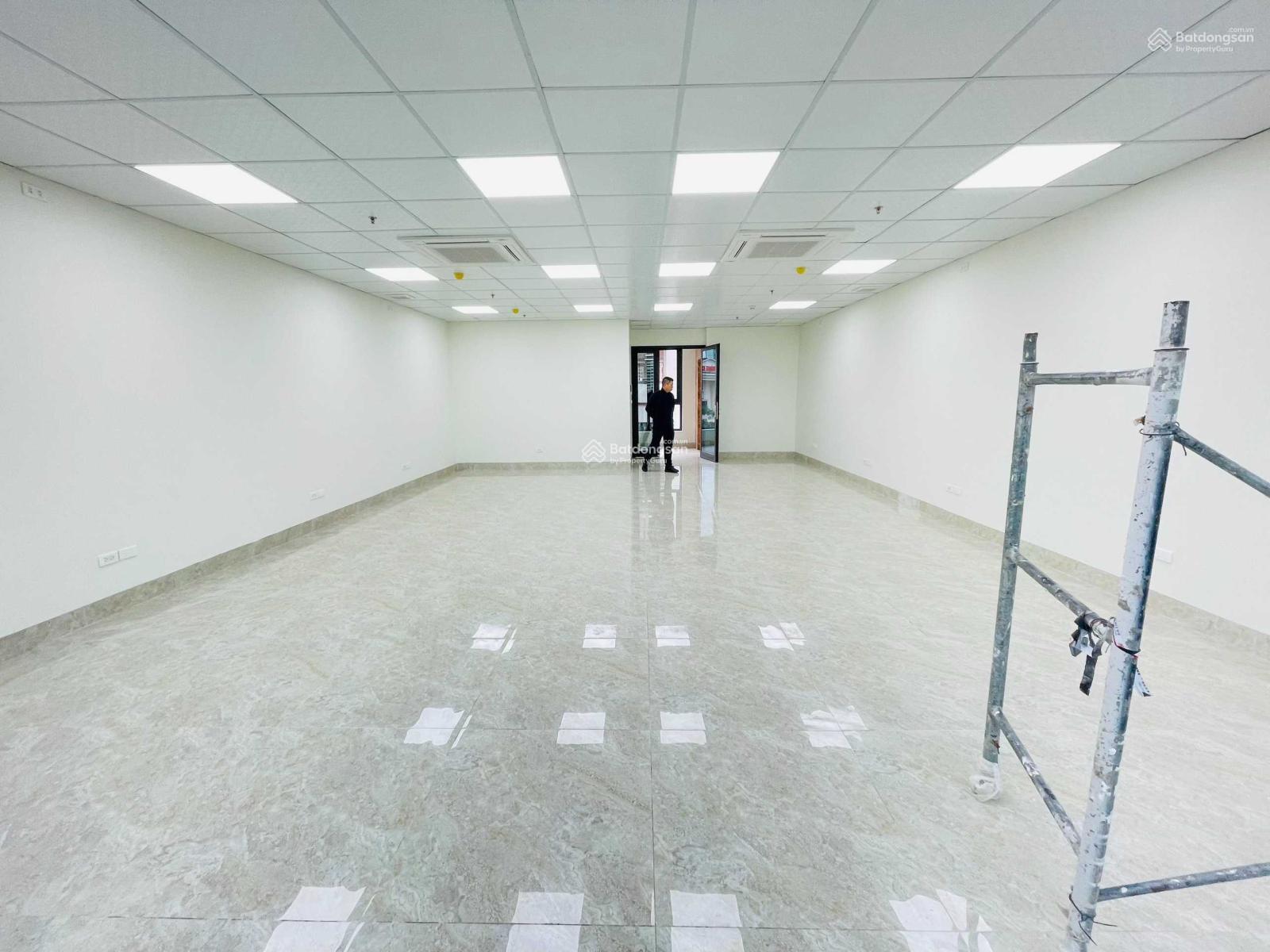 Cho thuê VP, mặt bằng 35-50m2 mặt tiền 8m view đẹp, ngã 4 Nguyễn Khánh Toàn với Nguyễn Văn Huyên