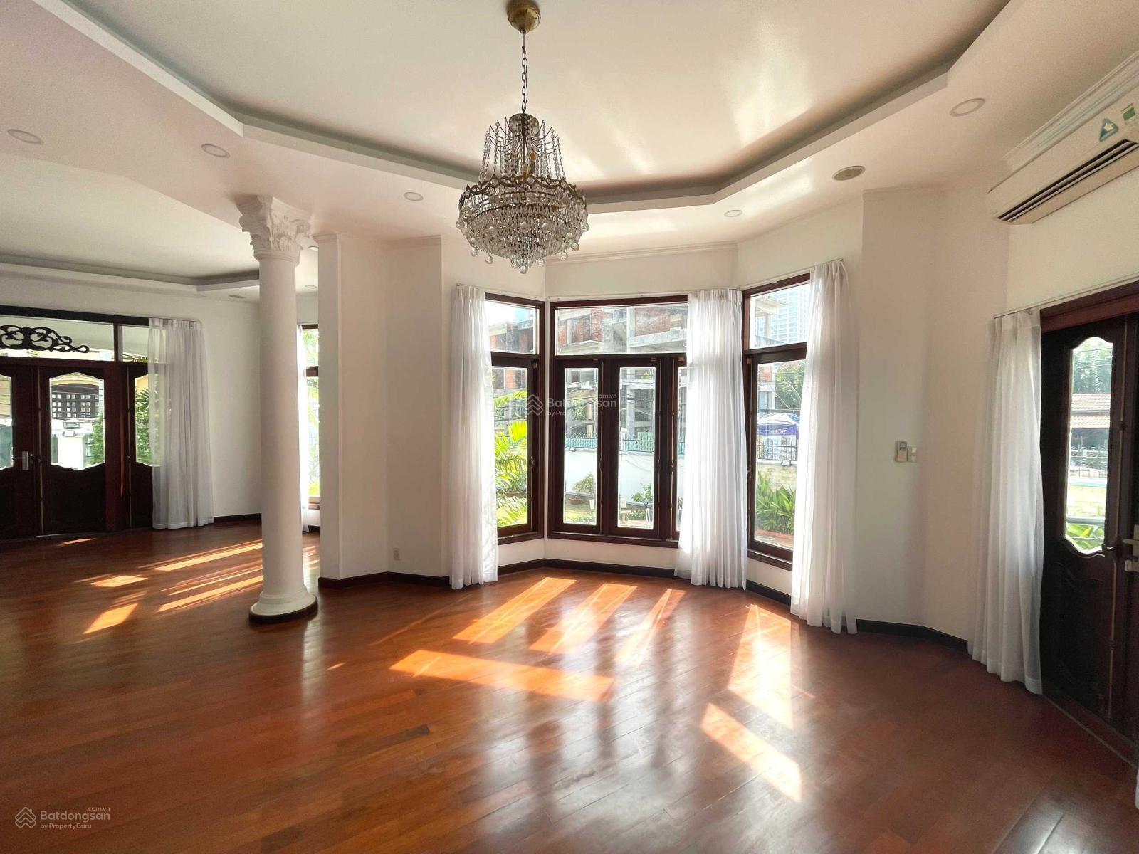 Villa Thảo Điền cho thuê phù hợp với gia đình có sẵn nội thất, hoặc làm VP hoặc trường học