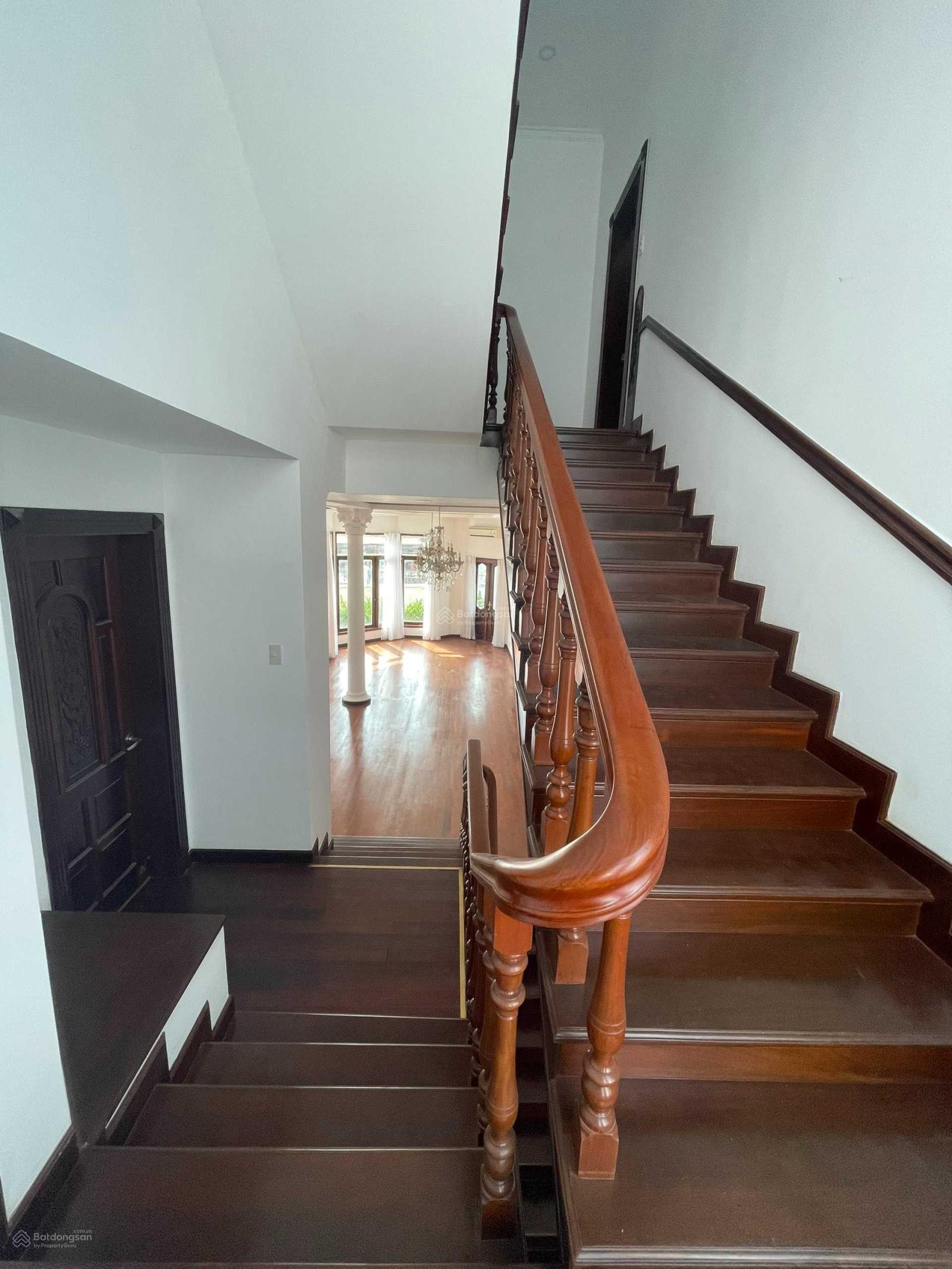 Villa Thảo Điền cho thuê phù hợp với gia đình có sẵn nội thất, hoặc làm VP hoặc trường học