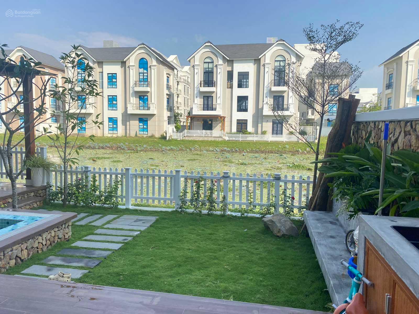 Bán cắt lỗ và ngộp ngân hàng, nhà phố biệt thự đơn lập 250 m2 giá 31 tỷ bao hết LH 0938 449 ***