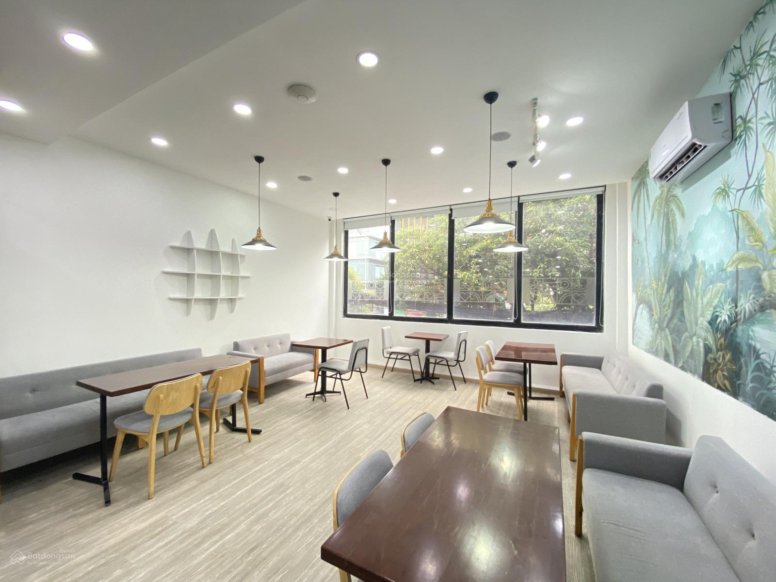 Góc 2 mặt tiền Lê Thánh Tôn, Đồng Khởi Q1 diện tích: 10 x 20 kết cấu: Trệt 3 lầu