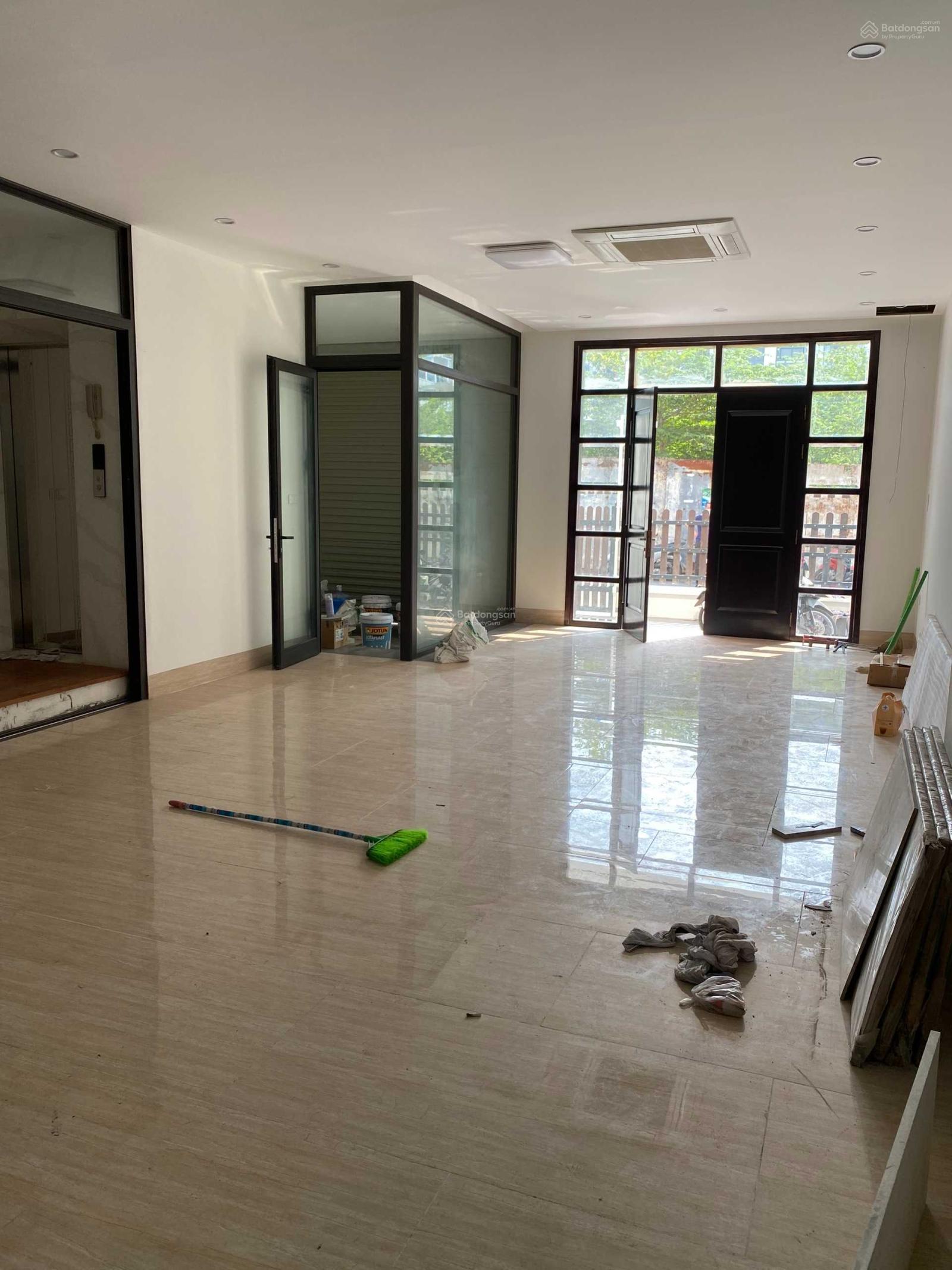 Cho thuê nhà liền kề Hoàng Thành - Mỗ Lao. DT 120m2, 5 tầng, thang máy, ĐH âm trần. Giá 50 triệu Cho thuê nhà liền kề Hoàng Thành - Mỗ Lao. DT 120m2, 5 tầng, thang máy, ĐH âm trần. Giá 50 triệu