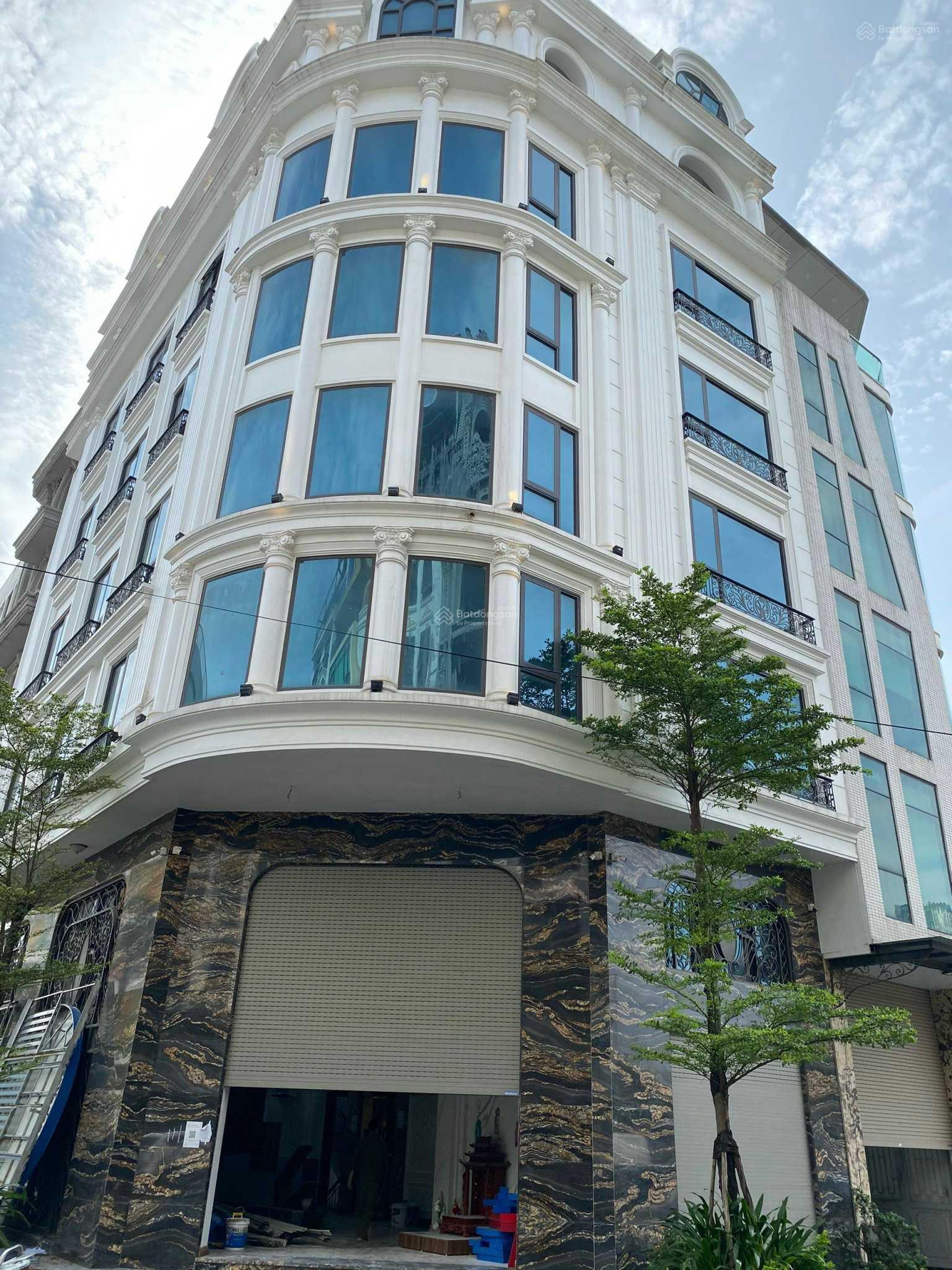 Cho thuê nhà Hoàng Văn Thái - Quận Thanh Xuân. 135m2, 8 tầng, 1 hầm, Thông sàn, thang máy 80tr