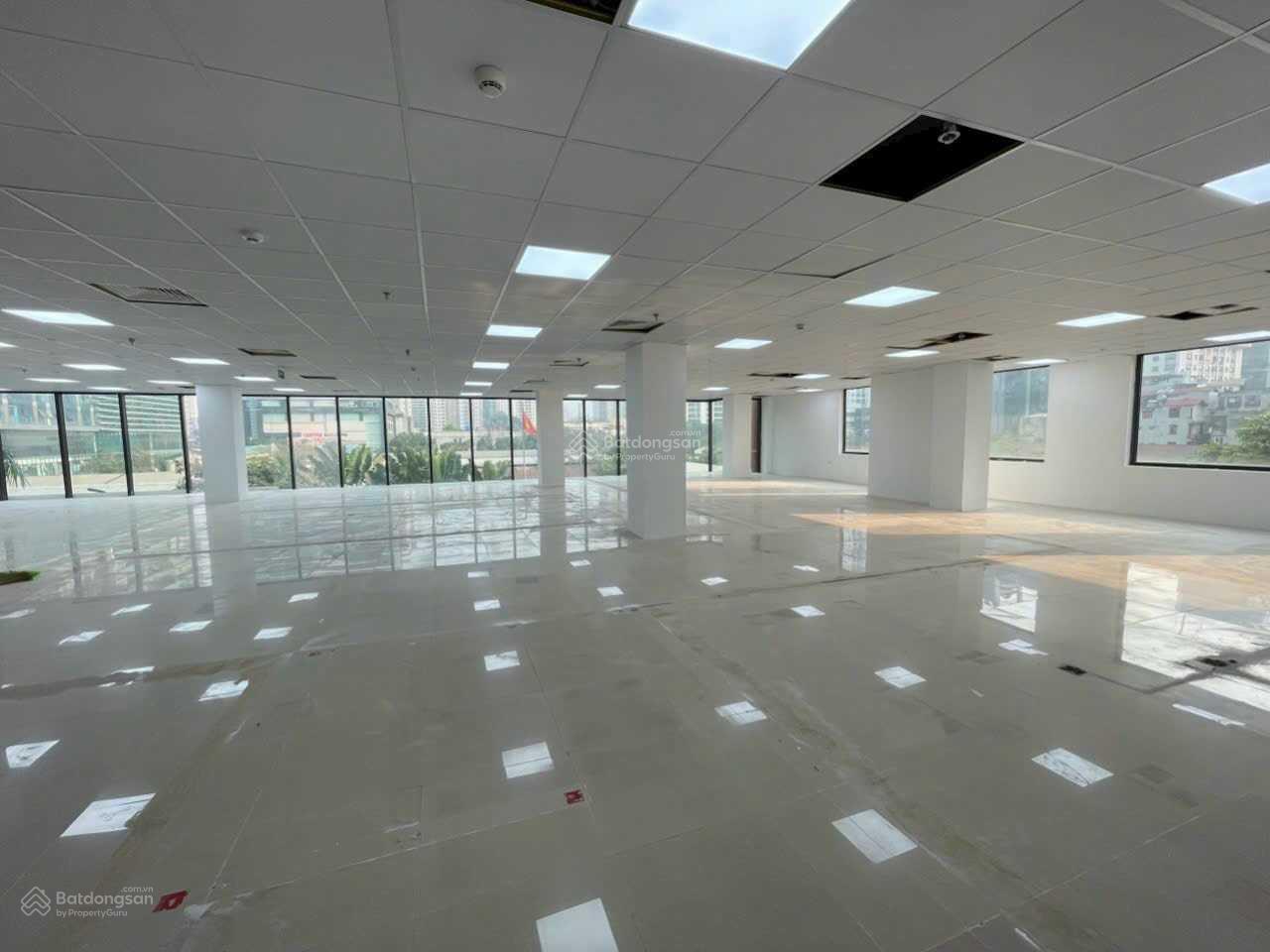 Chính chủ cho thuê VP Khuất Duy Tiến giá rẻ nhất khu vực, mời khách quan tâm 180m2 giá chỉ 27tr