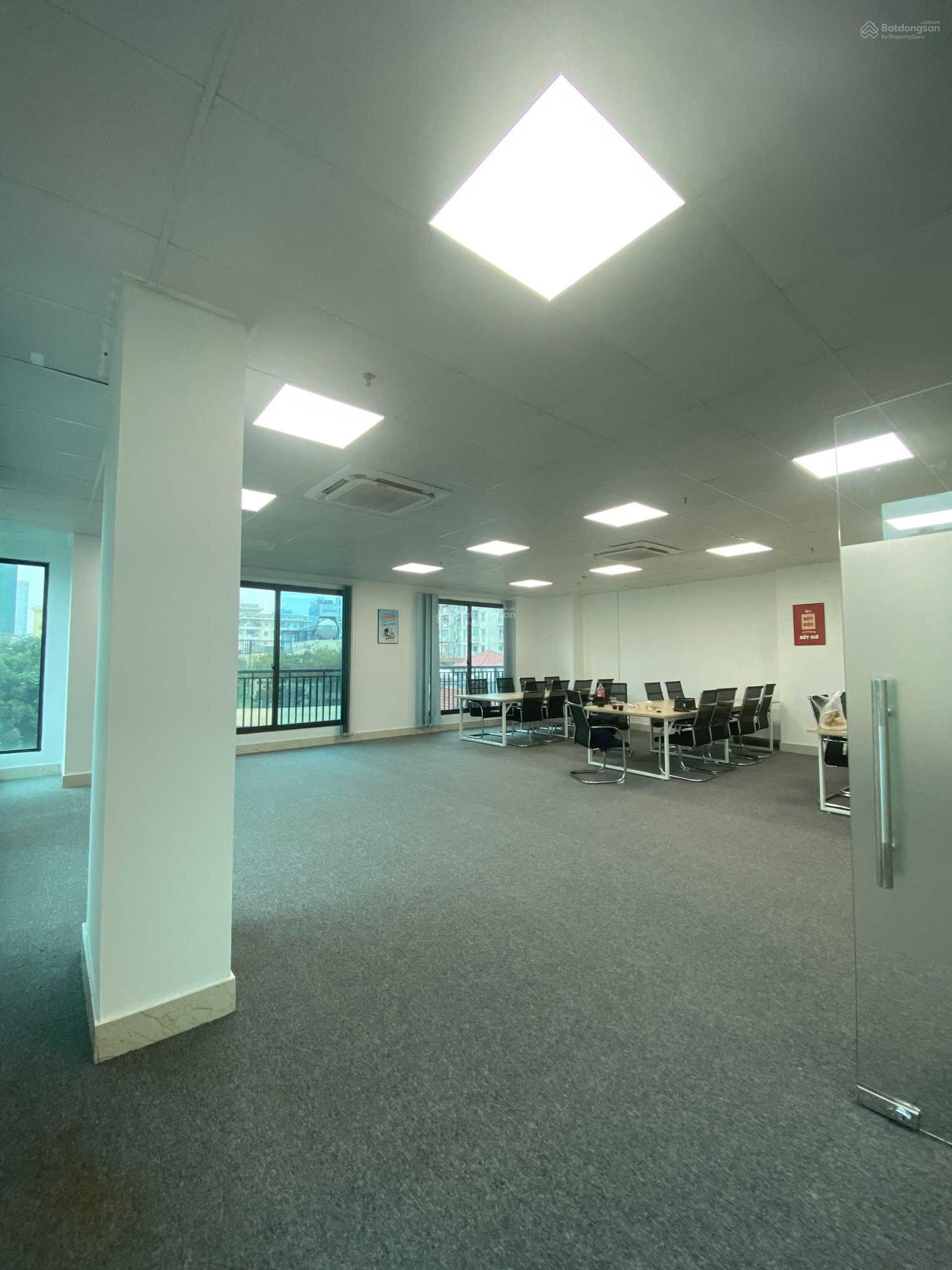 Văn phòng cần cho thuê gấp phố Khuất Duy Tiến 180m2 giá chỉ 27tr, nằm trong toà VP 0978 439 ***