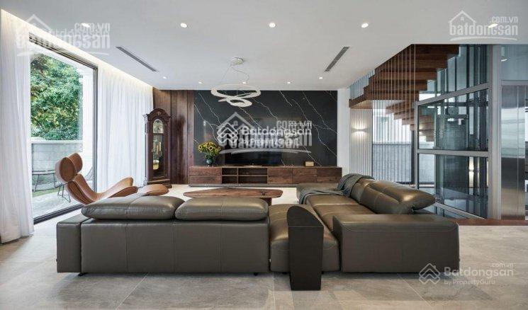Cho thuê BT 300m2 Vinhomes Riverside, đầy đủ nội thất, có vườn hoa trước nhà, giá 42 triệu/ tháng