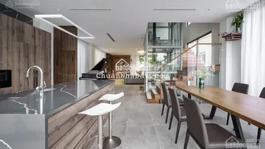 Cho thuê BT 300m2 Vinhomes Riverside, đầy đủ nội thất, có vườn hoa trước nhà, giá 42 triệu/ tháng
