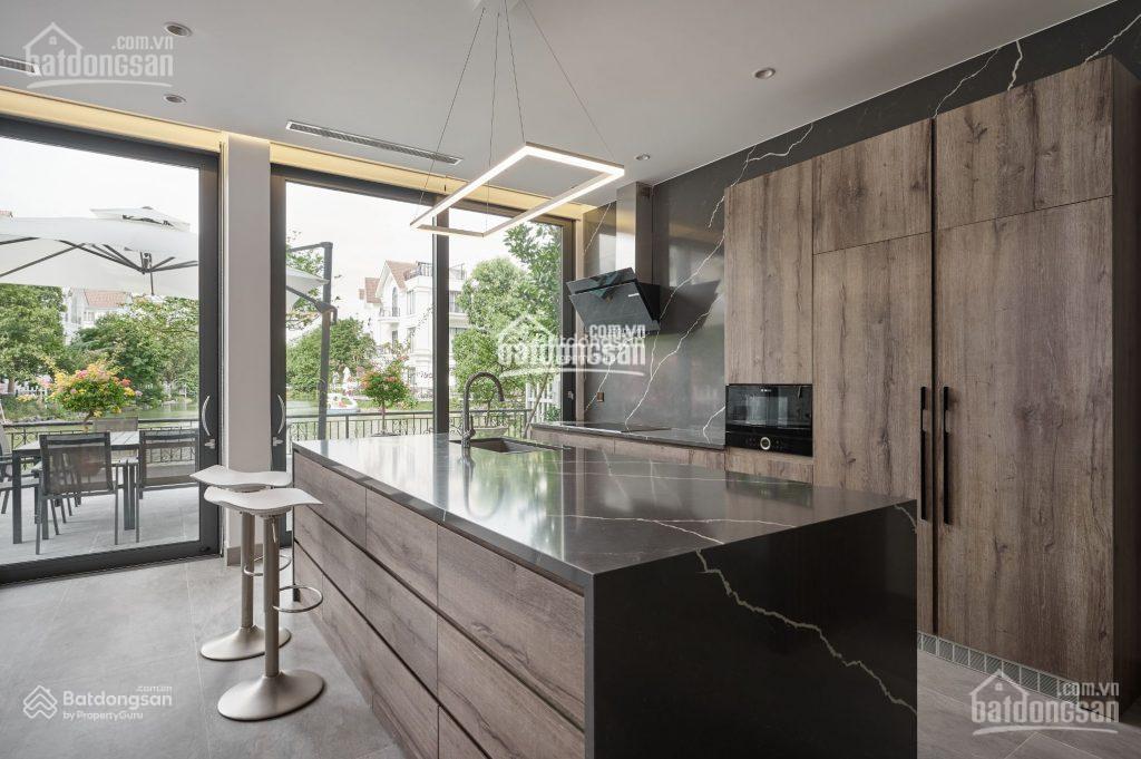 Cho thuê BT 300m2 Vinhomes Riverside, đầy đủ nội thất, có vườn hoa trước nhà, giá 42 triệu/ tháng