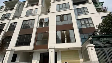 Cho thuê nhà LK Hoàng Thành Villas - Mỗ Lao. DT 95m2, 5 tầng, mt 5m, thông sàn, thang máy, giá 50tr