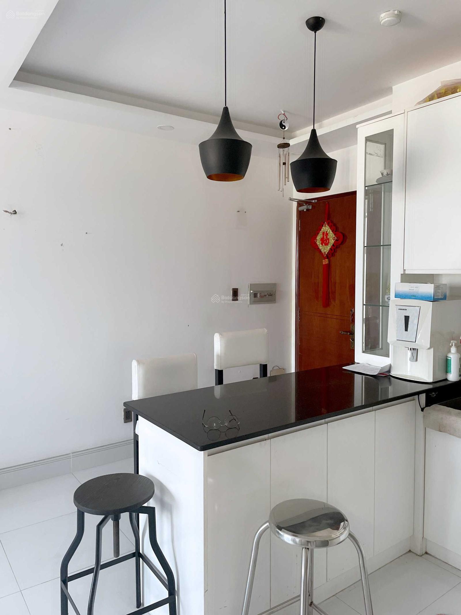 Bán căn hộ - căn góc full nội thất cao cấp, tầng cao view sông mát mẻ