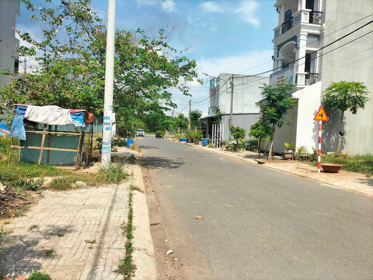Bán đất Đức Hoà xã Mỹ Hạnh Nam khu dân cư Xuyên Á DT 5x16m, SHR giá 1 tỷ 850 LH: 0918 551 *** Bán đất Đức Hoà xã Mỹ Hạnh Nam khu dân cư Xuyên Á DT 5x16m, SHR giá 1 tỷ 850 LH: 0918 551 ***