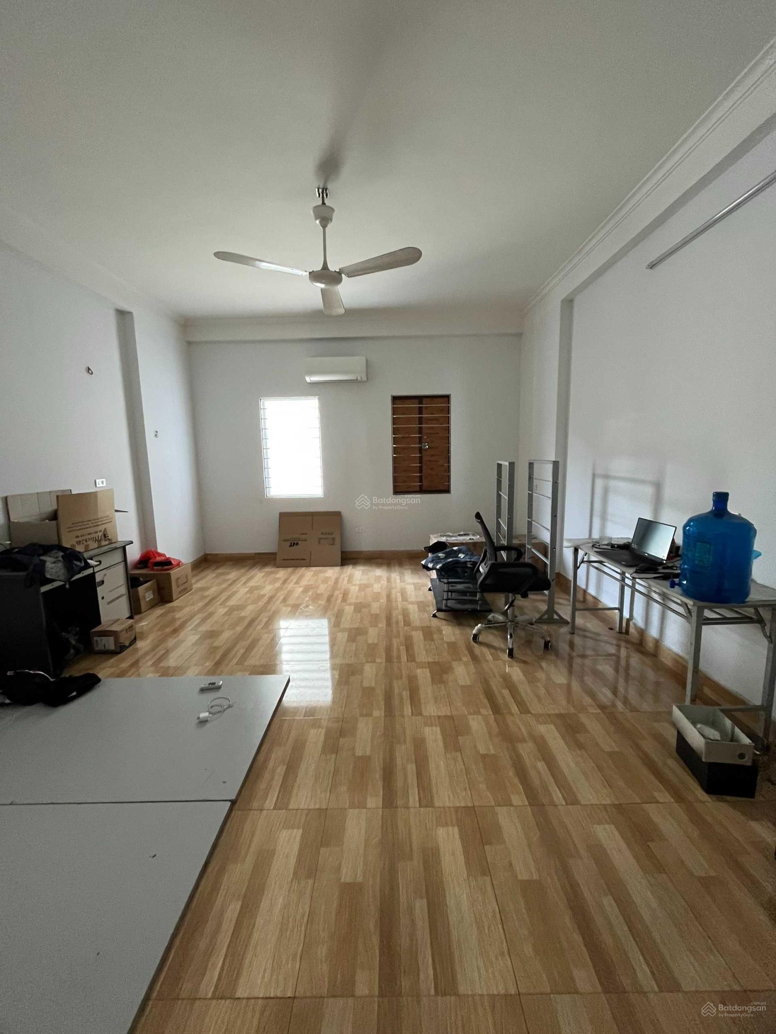 Cho thuê nhà riêng. Vạn Phúc, 70 m2 x 6 tầng, có thang máy, mỗi tầng 2 phòng, điều hòa đầy đủ