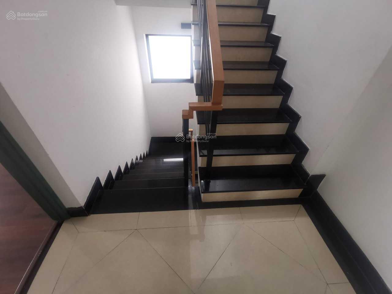 Căn góc 2 mặt tiền 3/2 - Hà Đô view đẹp. 10x18m trệt 3L giá 120tr/th, LH 0934 004 ***