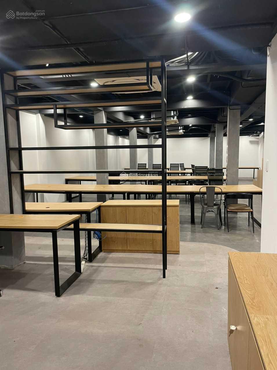 Căn góc 2 mặt tiền 3/2 - Hà Đô view đẹp. 10x18m trệt 3L giá 120tr/th, LH 0934 004 ***