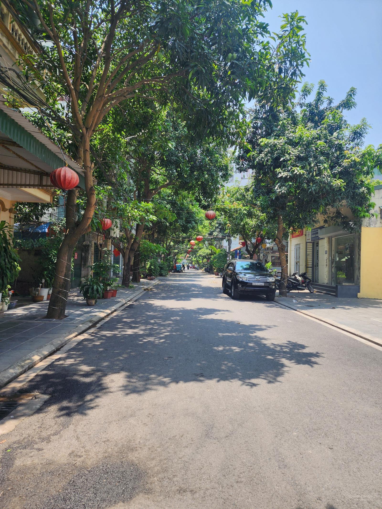 Bán đất tặng nhà Long Biên - Hà Nội diện tích 110m2, mặt tiền rộng ôtô, kinh doanh giá 10.5 tỷ
