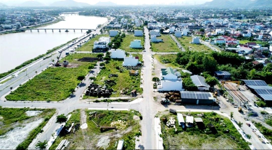 Cần bán vài lô đất đẹp, giá chỉ từ 13 triệu/m2 tại KĐT mới Nam Sông Cái. LH 0939 107 ***