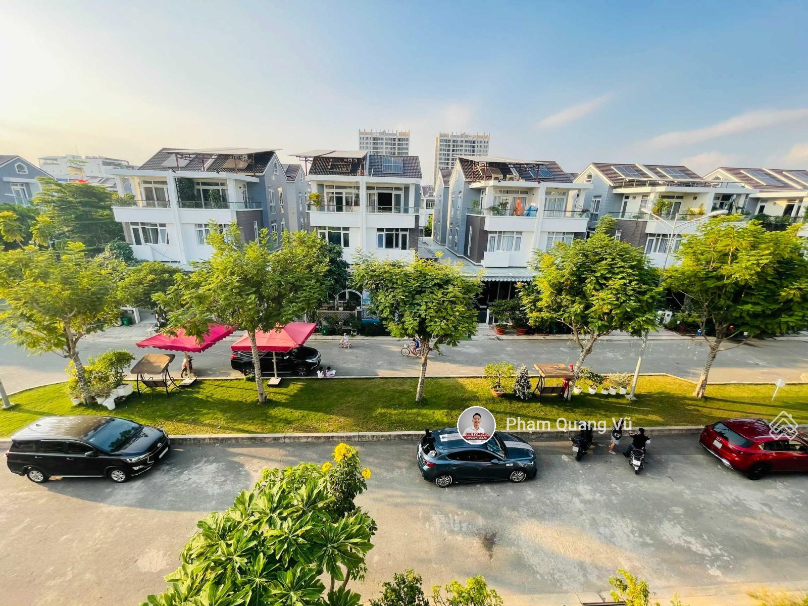 Chính chủ bán BT đường 24m Jamona Golden Silk, DT 7,4x18m, KC Hầm + trệt + 2 lầu, 19,5 tỷ Chính chủ bán BT đường 24m Jamona Golden Silk, DT 7,4x18m, KC Hầm + trệt + 2 lầu, 19,5 tỷ