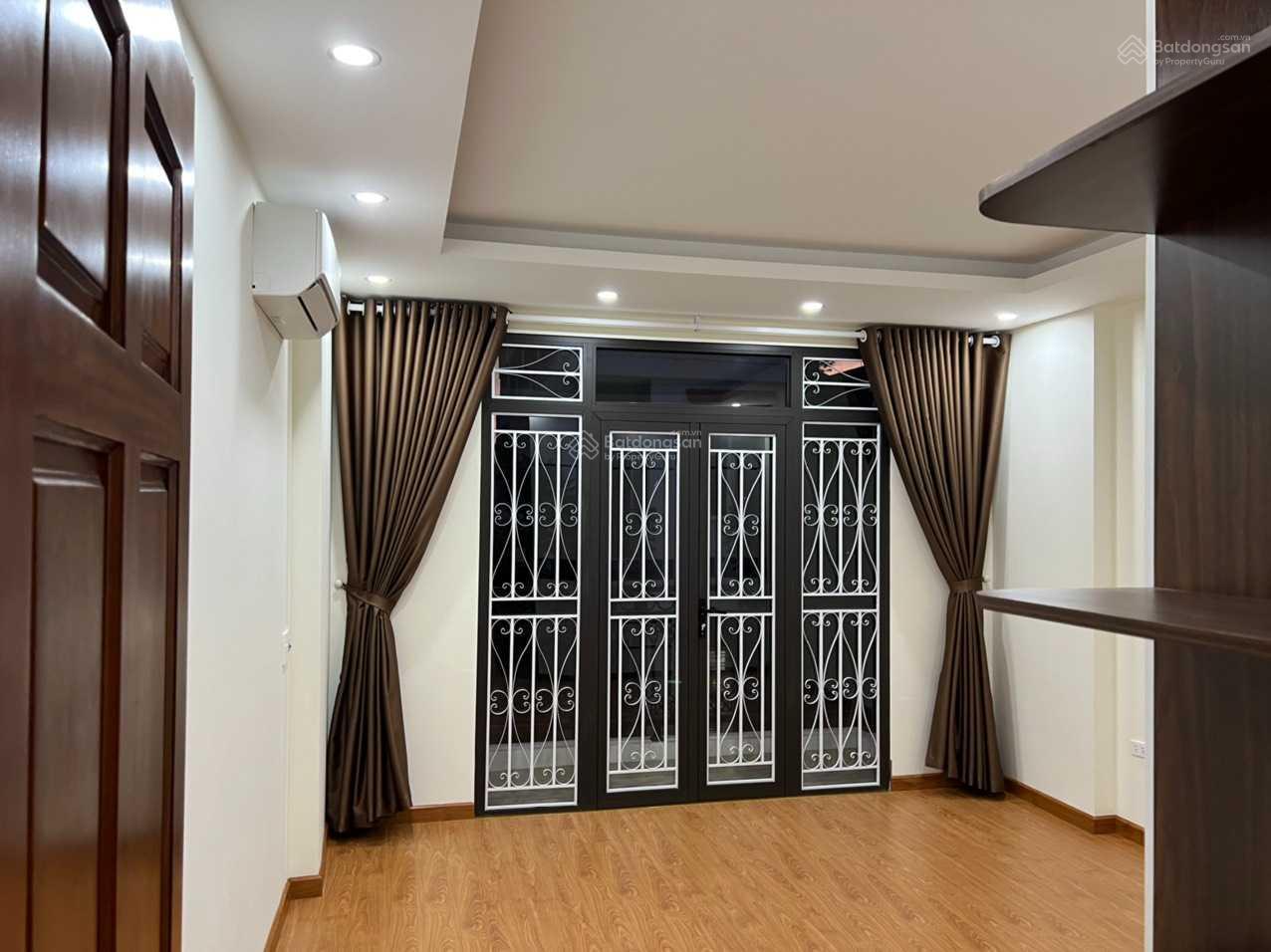 Căn nhà ấm cúng 50m2, 5 tầng tại KĐT Văn Khê, cách Tố Hữu 50m. Đường lớn, hợp văn phòng, kinh doanh
