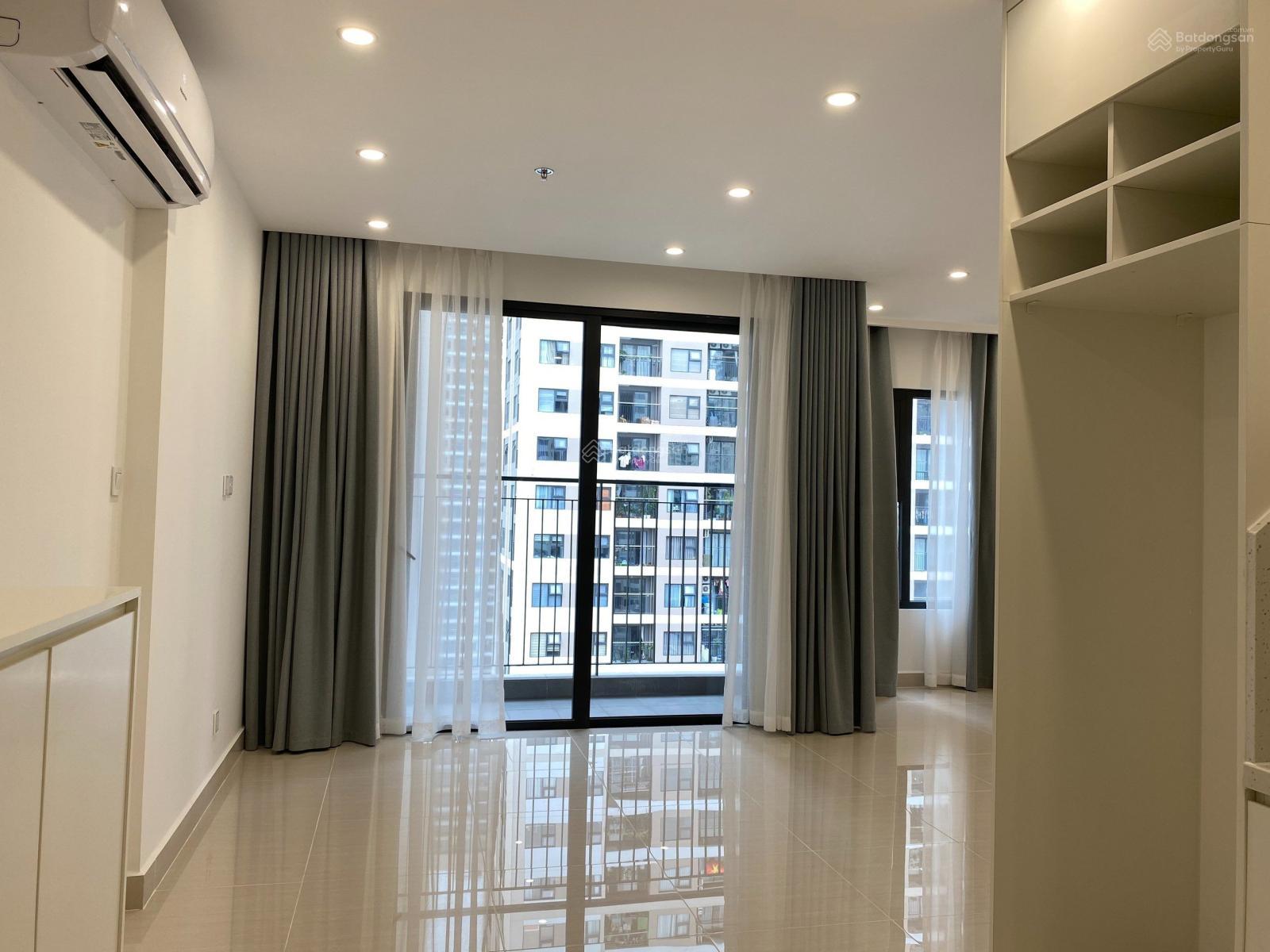 Tôi cần cho thuê căn góc 2 phòng ngủ, 2 vệ sinh nội thất cơ bản tại Vin 10,5tr/th. LH: 0355 921 ***