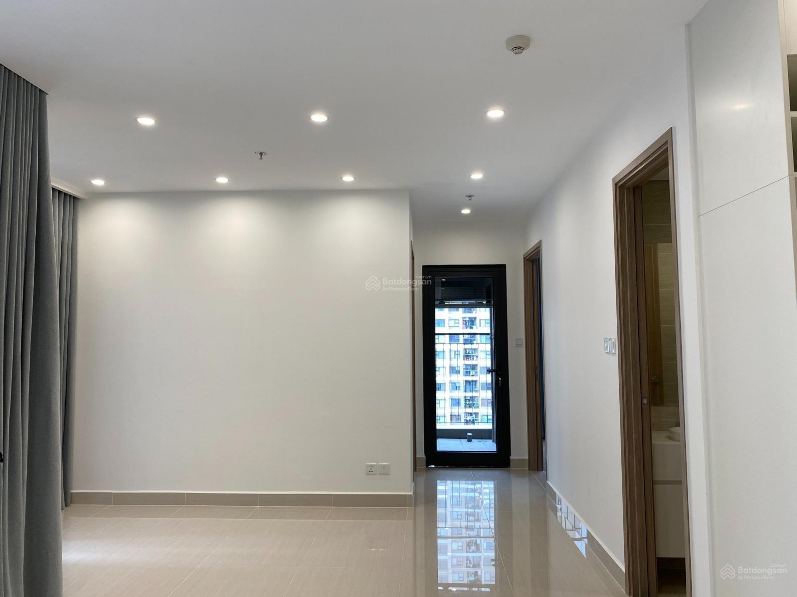 Tôi cần cho thuê căn góc 2 phòng ngủ, 2 vệ sinh nội thất cơ bản tại Vin 10,5tr/th. LH: 0355 921 ***