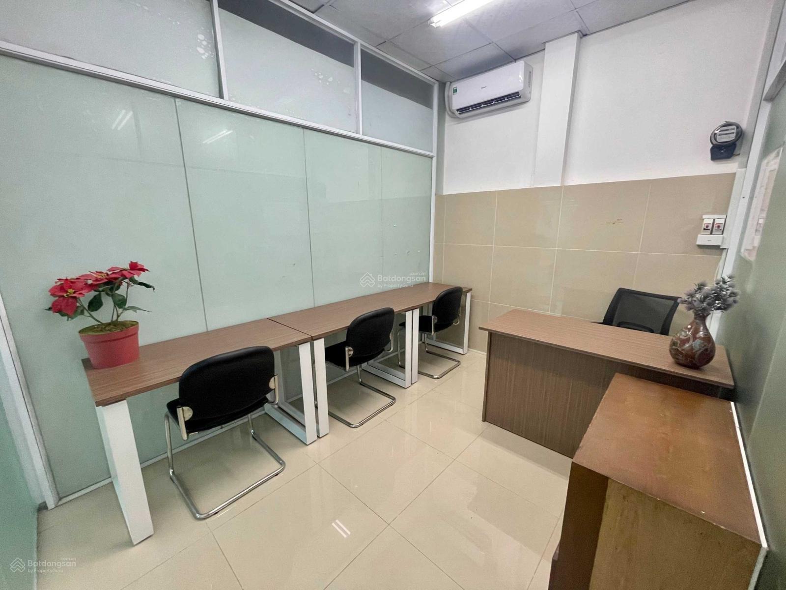 Văn phòng Quận 1 có sẵn bàn ghế, máy lạnh, internet. LH 0981 291 *** - Ms. Nhung