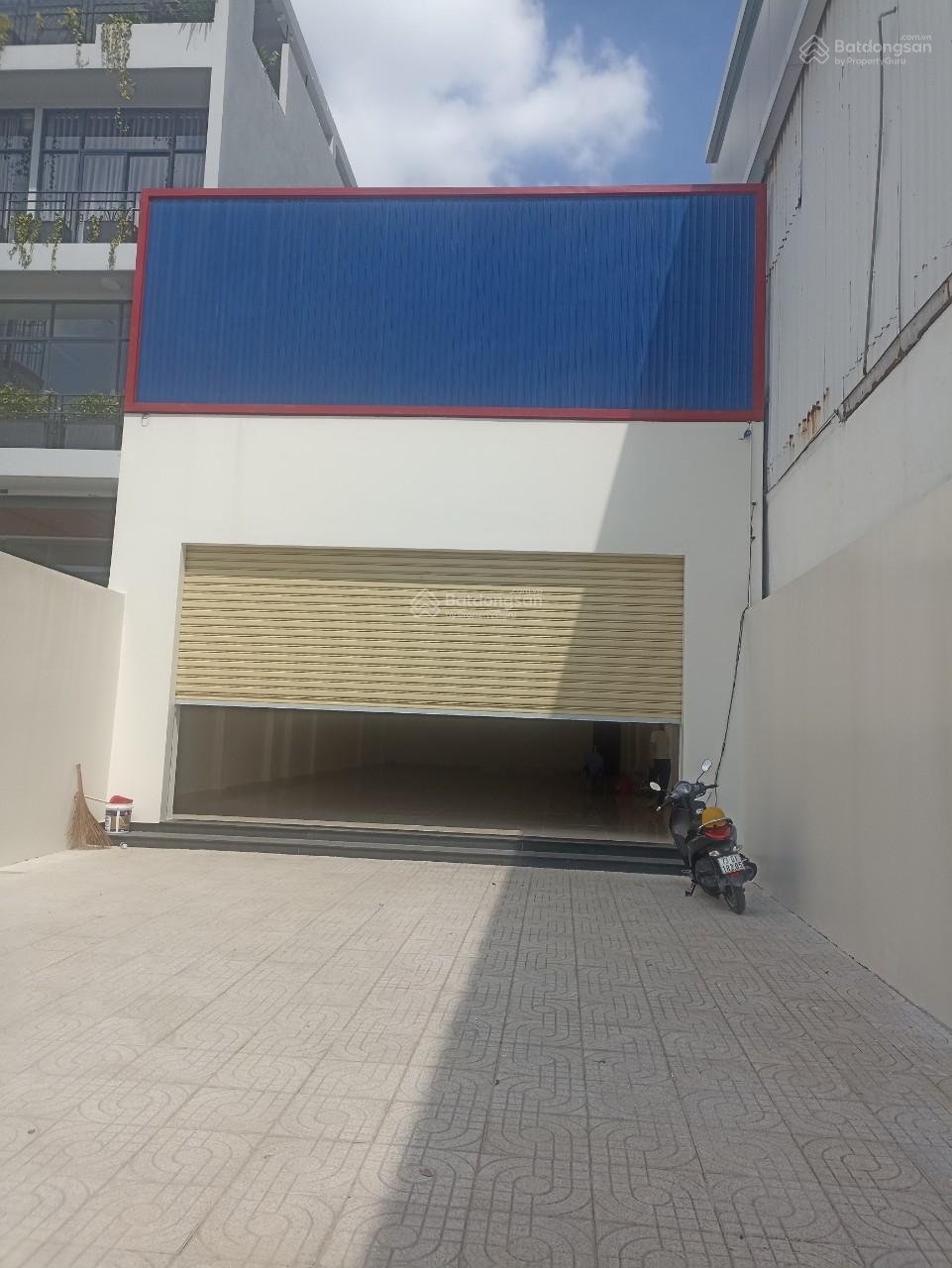 Cho thuê nhà 8mx42m, mặt tiền ngã tư Bình Triệu làm showroom văn phòng Hiệp Bình Phước Thủ Đức