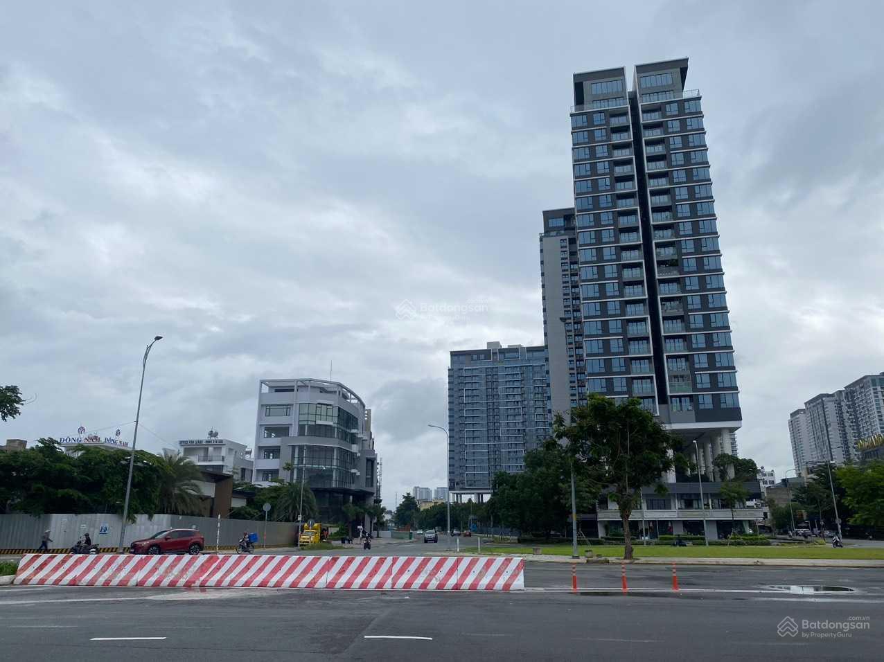 Đất quận 2,chính chủ lô A DT 8x20 giá 120tr/m2 sổ đỏ cá nhân xây cao 4 tầng ngay sông LH:0909 277 ***