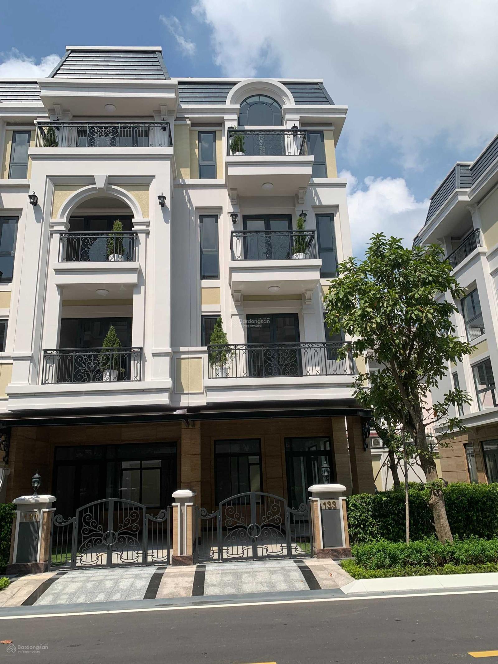 Chính chủ bán phố The Classia Khang Điền 7x20m. Nhà thô. Bên hông có 2m sân vườn. Căn 02 mặt tiền Chính chủ bán phố The Classia Khang Điền 7x20m. Nhà thô. Bên hông có 2m sân vườn. Căn 02 mặt tiền