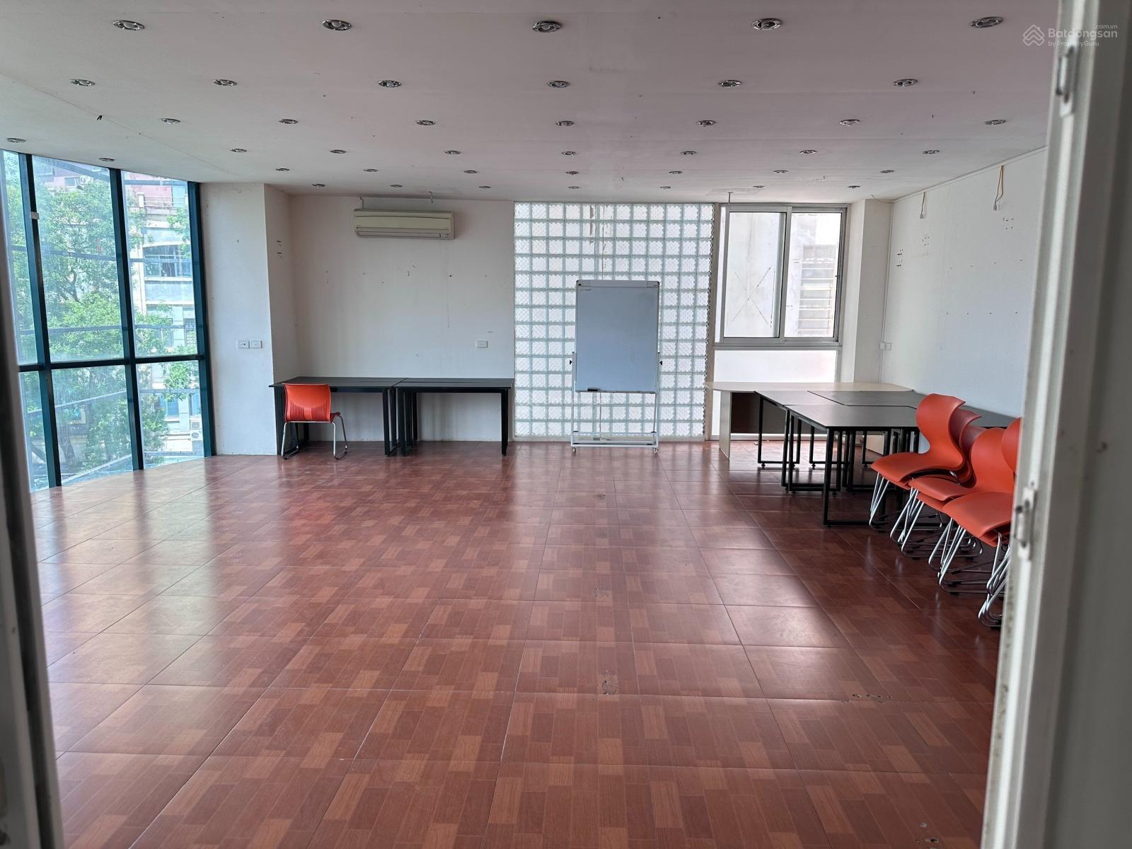 Cho thuê Văn phòng tại tòa nhà số 9 Nguyên Hồng, quận Ba Đình. 70m2 giá 15 tr/tháng có xuất VAT Cho thuê Văn phòng tại tòa nhà số 9 Nguyên Hồng, quận Ba Đình. 70m2 giá 15 tr/tháng có xuất VAT